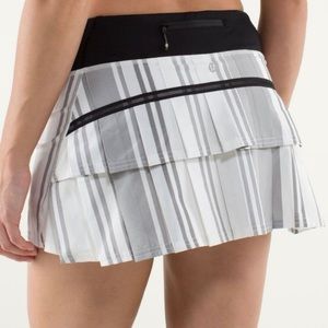 Lululemon Run: Pace Setter Skirt (Regular)
Groovy Stripe Nimbus/Black Size 6
